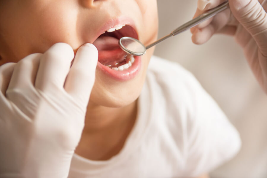 Bambino dal dentista